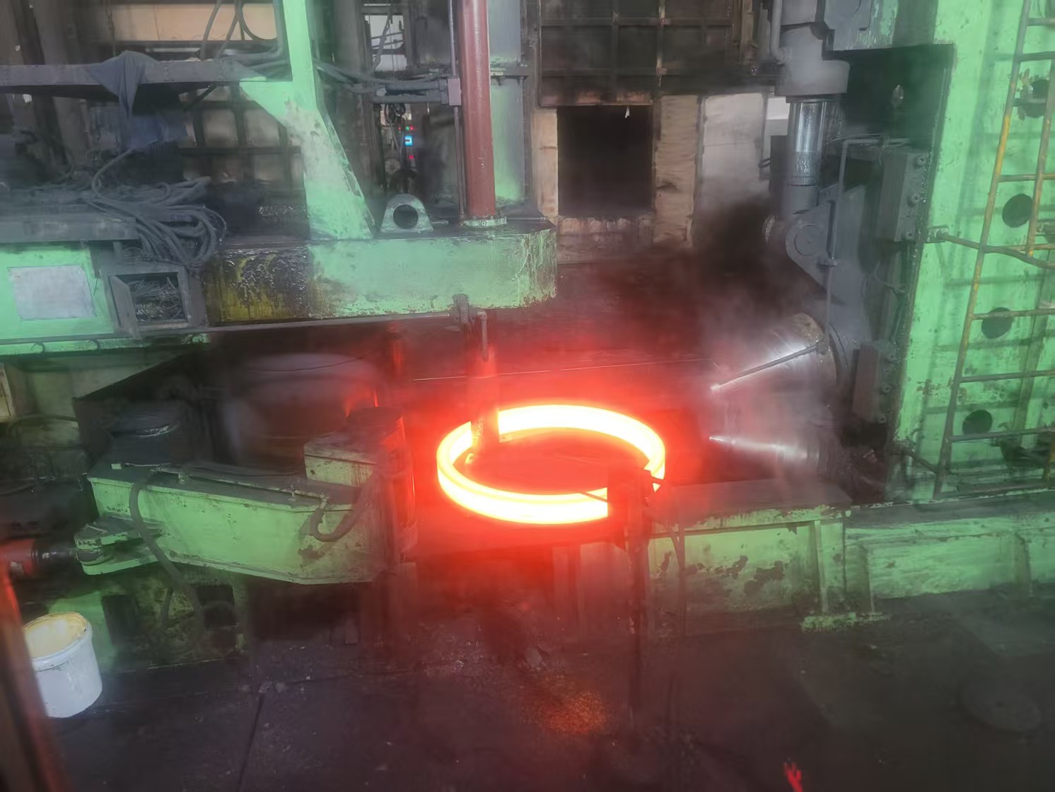 Precision machining large diameter forged rings 